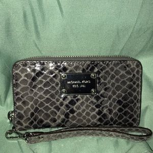 Never been used Michael Kors Clutch